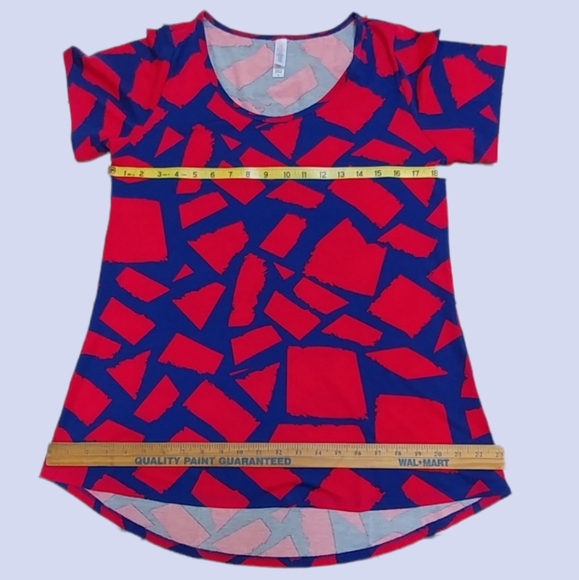 NEW LuLaRoe Top Geometric Pattern - Picture 4 of 7